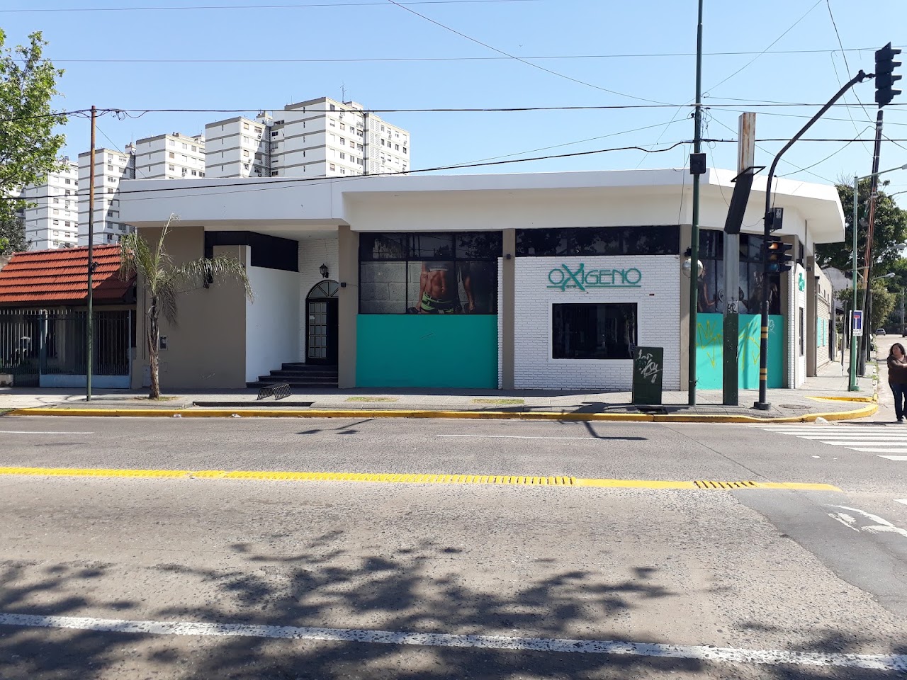 Fachada de Oxigeno Gym Temperley sobre Av. Eva Perón